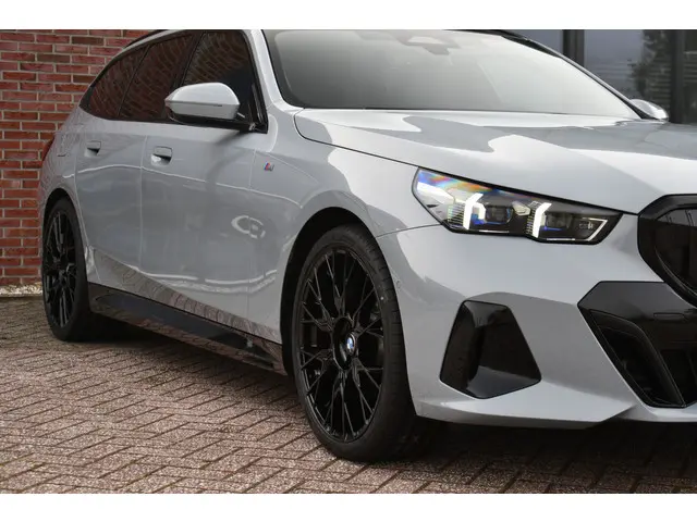 BMW 5 Serie Touring 520i M-Sport 2024 Benzine 44