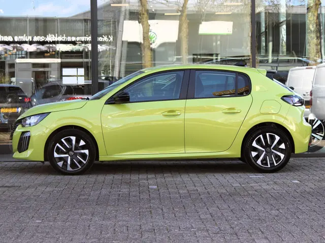 Peugeot 208 1.2 PureTech 100 Active 2024 Benzine 11