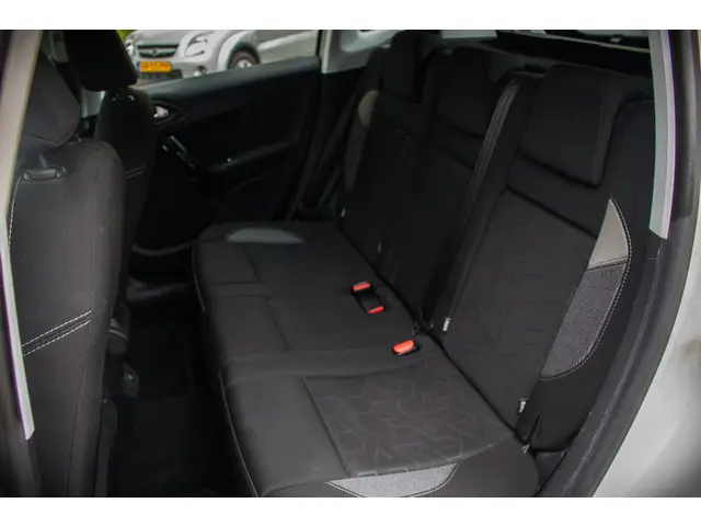 Peugeot 2008 1.2 PureTech Active 2019 Benzine 6