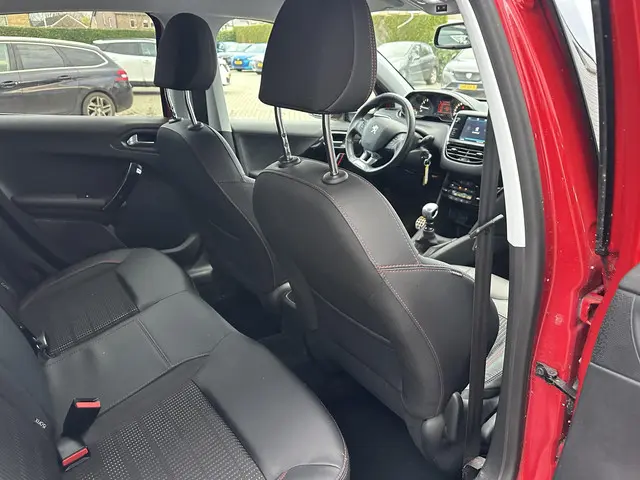 Peugeot 208 1.2 Turbo 110 PK GT-Line 2019 Benzine 29