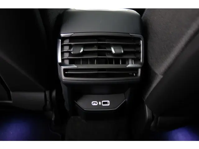 Lynk & Co 01 1.5 2023 Hybride Benzine 28