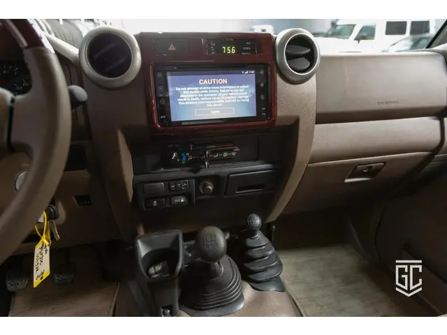 Toyota Land Cruiser GRJ79 Single Cab 2023 2023 Benzine 17