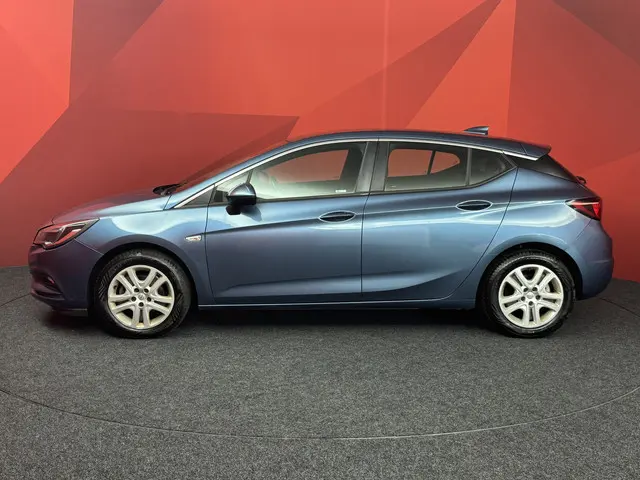Opel Astra 1.4 Online Edition 2017 Benzine 17