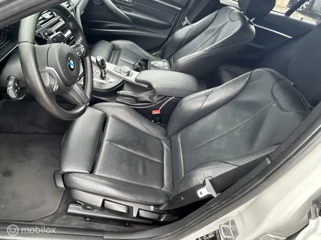 BMW 3 Serie 318i M Sport Edition 2018 Benzine 24