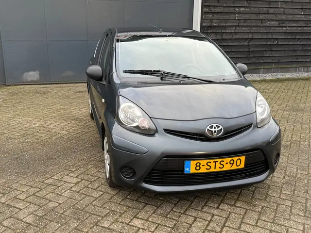 Toyota Aygo 1.0 VVT-i Now 2014 Benzine 6