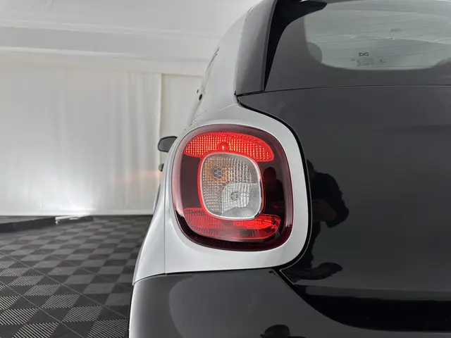 Smart Forfour 1.0 Pure Cool&Audio Pack 2017 Benzine 24