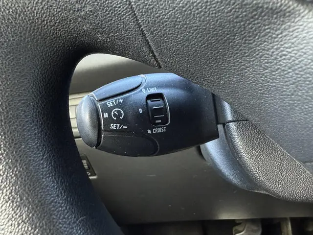 Peugeot 208 1.2 VTi Envy 2013 Benzine 18