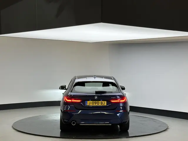 BMW 1 Serie 118i Executive Edition 2020 Benzine 8