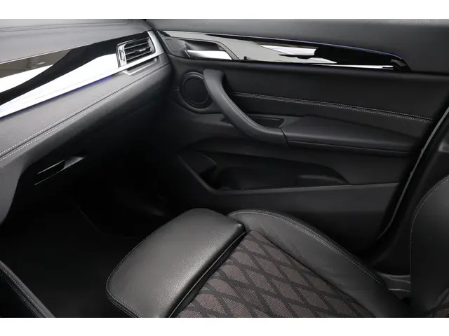 BMW X1 sDrive18i Executive Edition 2020 Benzine 35