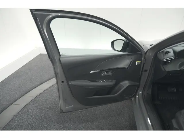 Peugeot 208 Hybrid 100 e-DCS6 Allure 2024 Benzine 69