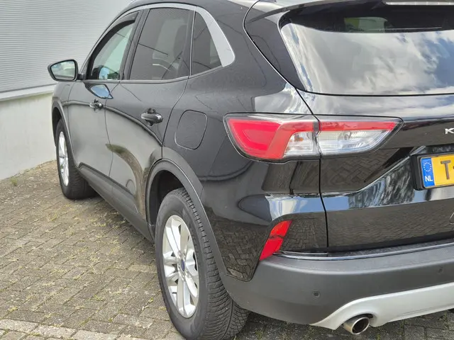 Ford Kuga 2.5 PHEV Titanium 2023 Hybride Benzine 9