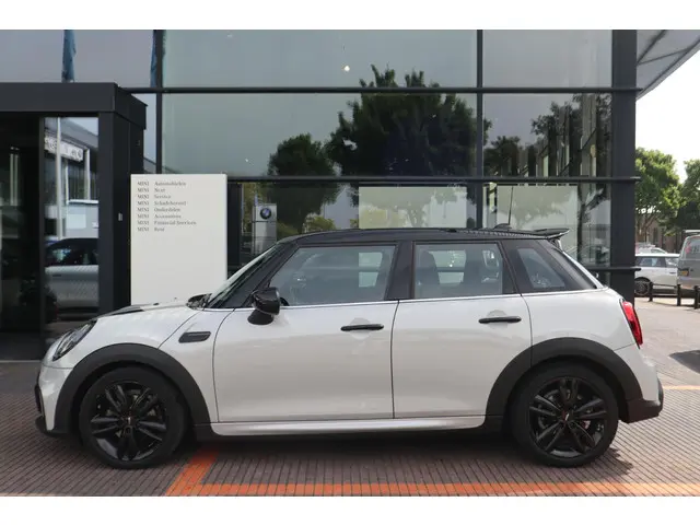 MINI 5-Deurs Cooper 2021 Benzine 6