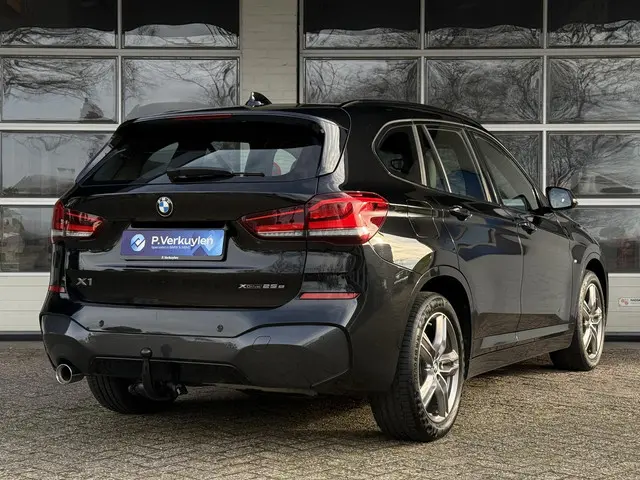 BMW X1 xDrive25e M SPORT 2021 Hybride Benzine 8