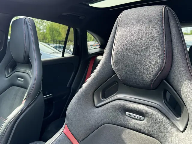 Mercedes-Benz GLA AMG 35 4MATIC 2021 Benzine 31