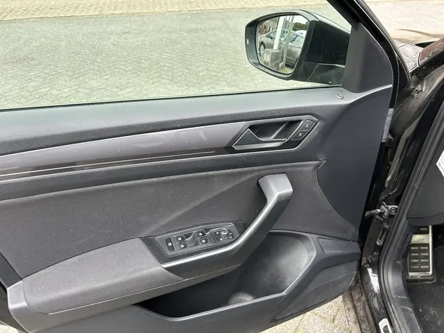 Volkswagen T-Roc 1.0 TSI Style Business 2020 Benzine 13