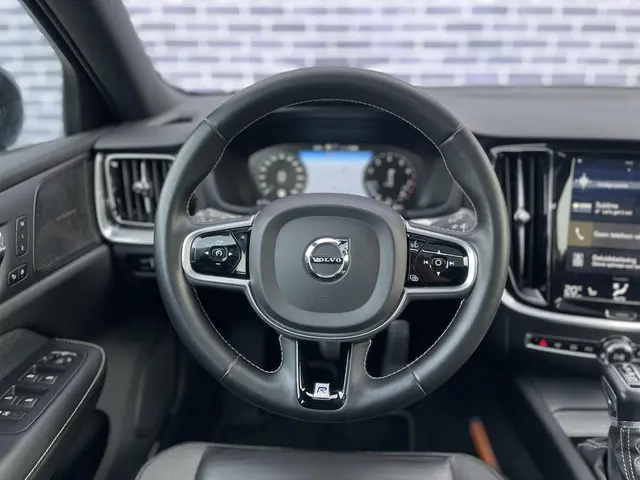 Volvo V60 2.0 T5 R-Design 2019 Benzine 4
