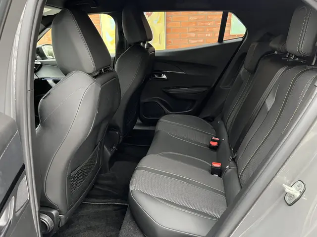 Peugeot e-2008 EV GT 54 kWh 2024 Elektrisch 9