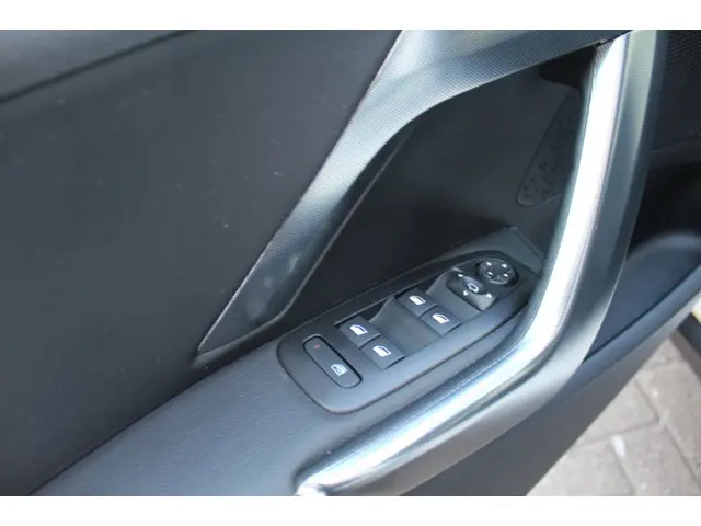 Peugeot 2008 1.2 PureTech Allure Carplay 2018 Benzine 18