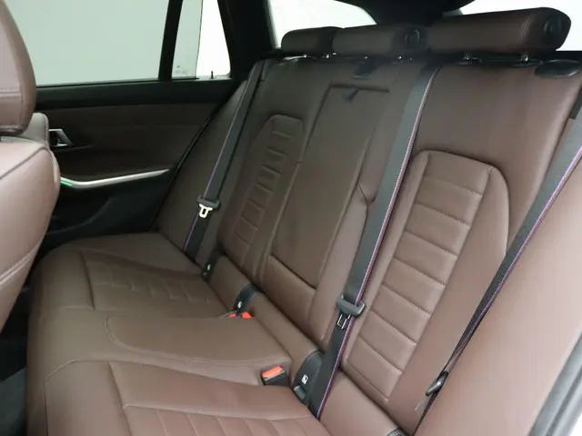 BMW 3 Serie Touring 318i 2024 Benzine 8