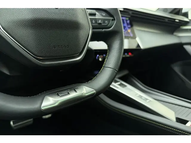 Peugeot 308 1.2T GT 2023 Benzine 36