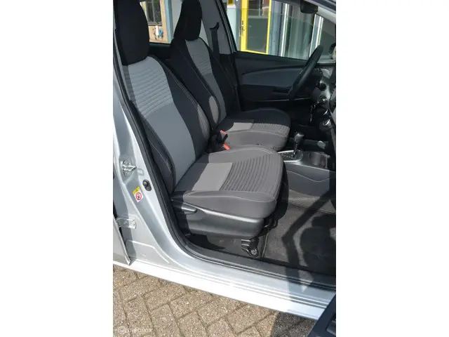 Toyota Yaris 1.5 VVT-i Dynamic Hybrid. "Sale" 2018 Benzine 10