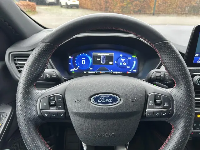 Ford Kuga 2.5 PHEV ST-Line 2023 Hybride Benzine 26