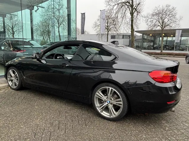 BMW 4 Serie Coupé 420i High Executive 2015 Benzine 12