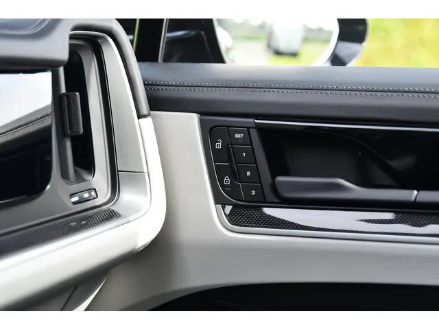 Porsche Cayenne Coupé 3.0 E-Hybrid 2025 Hybride Benzine 36