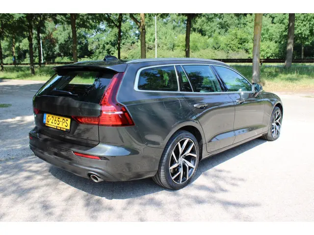 Volvo V60 2.0 T4 Momentum Pro 2019 Benzine 4