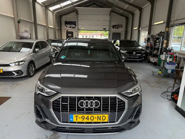 Audi Q3 40 TFSI quattro S edition 2020 Benzine 1