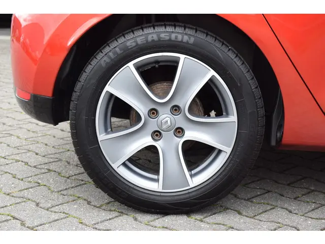 Renault Clio 0.9 TCE Dynamique 2013 Benzine 18