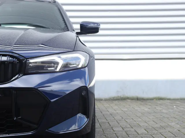BMW 3 Serie Touring 330e 2025 Hybride Benzine 36
