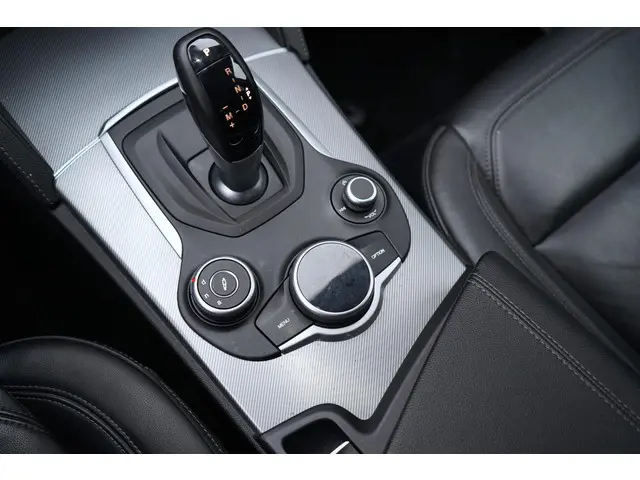 Alfa Romeo Stelvio 2.0 T AWD Super 2018 Benzine 18