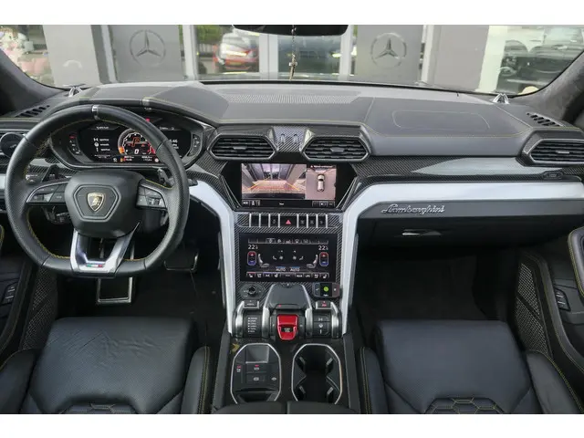 Lamborghini Urus 3