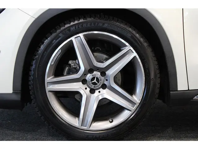 Mercedes-Benz GLA 180 Business Solution AMG 2017 Benzine 7