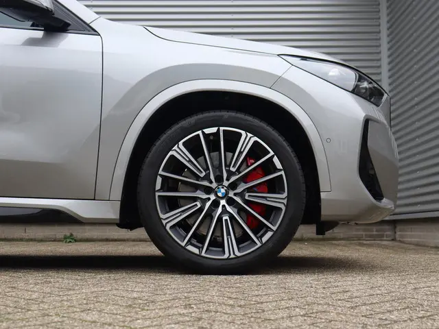 BMW X1 xDrive23i 2025 Benzine 6