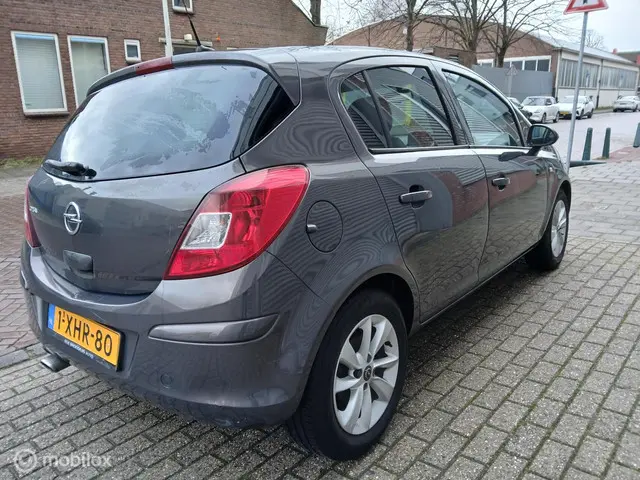Opel Corsa 1.2 -16V Design Edition 2014 Benzine 6
