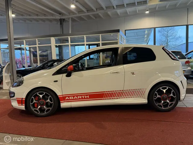 Fiat Punto Evo 1.4 Abarth in super staat 2013 Benzine 8