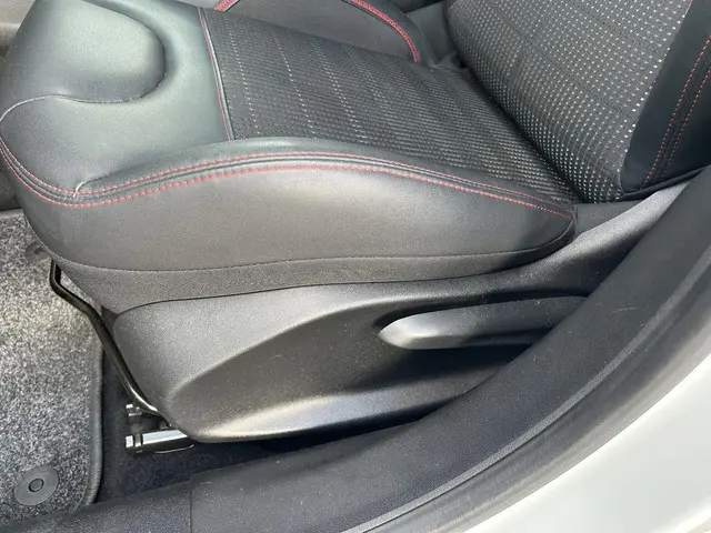 Peugeot 208 1.2 Turbo 110PK GT-line 2018 Benzine 32