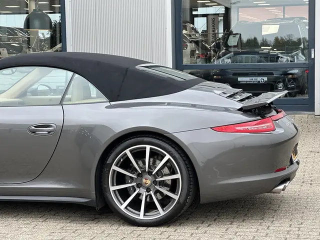Porsche 911 Cabrio 3.4 Carrera 4 2013 Benzine 49