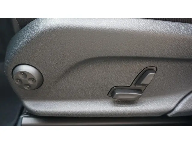 Mercedes-Benz GLC Coupé 300 245pk 4MATIC 2017 Benzine 34