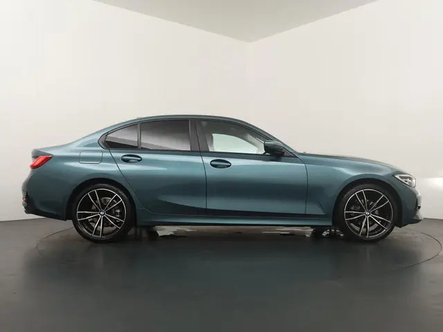 BMW 3 Serie 318i Executive Edition 2020 Benzine 7