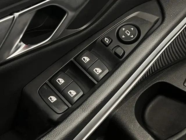 BMW 3 Serie Touring 318i 2023 Benzine 17