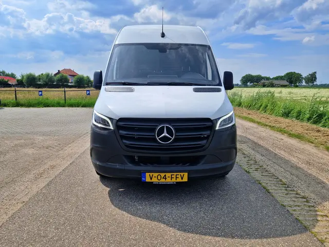 Mercedes-Benz Sprinter 211 1.9 CDI L2 H2 2022 Diesel 10
