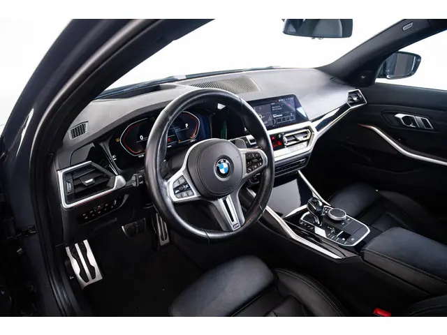 BMW 3 Serie Touring 330i Executive Edition 2020 Benzine 26