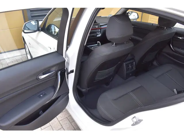 BMW 1 Serie 118i Executive 2018 Benzine 21