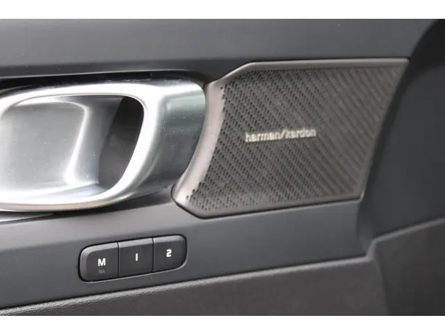 Volvo XC40 2.0 B4 Plus Dark 2025 Benzine 21