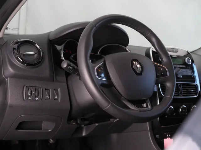 Renault Clio Estate 0.9 TCe Limited 2020 Benzine 10
