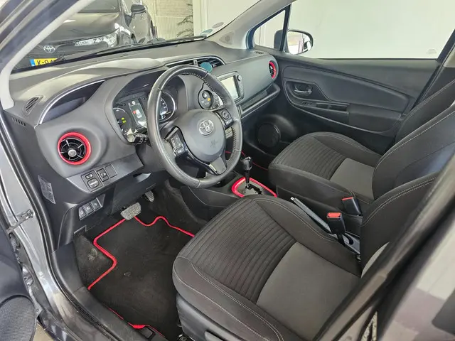 Toyota Yaris 1.5 Hybrid Design Red 2017 Hybride Benzine 11