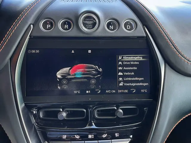 Aston Martin DBX 4.0 V8 707 2023 Benzine 23